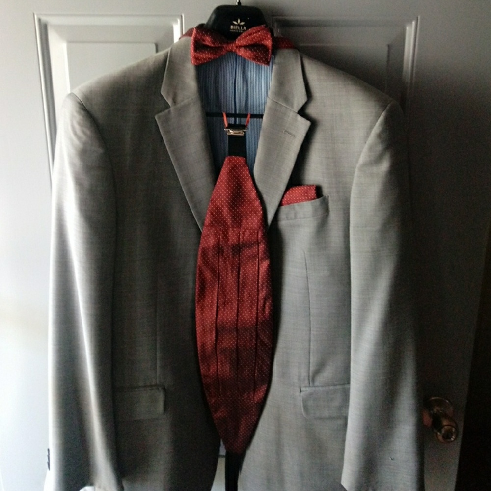 Comberbund, bow tie, pocket square